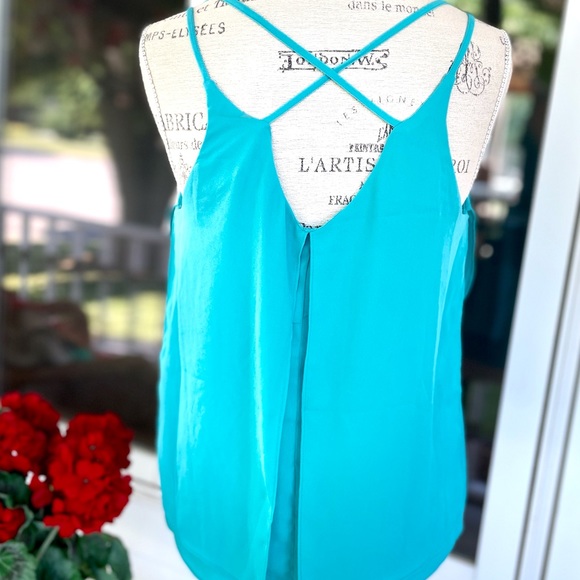 New Women’s The Limited Sleeveless Blouse - Picture 5 of 6